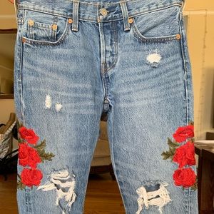 LEVI’S Rose Embroidered Jeans W 25 L 26